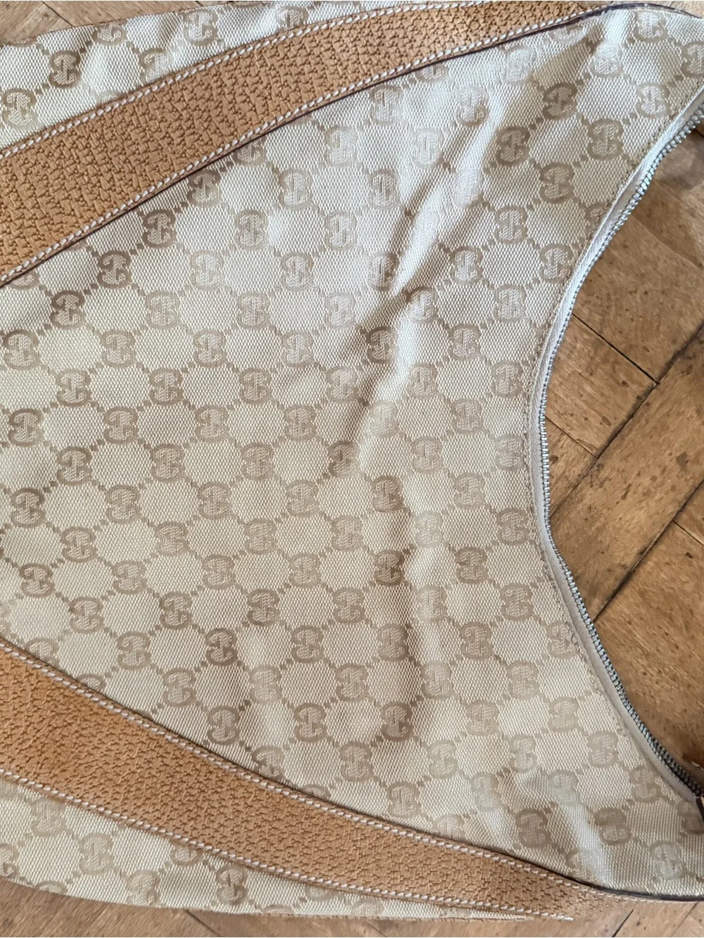 Gucci soft beige